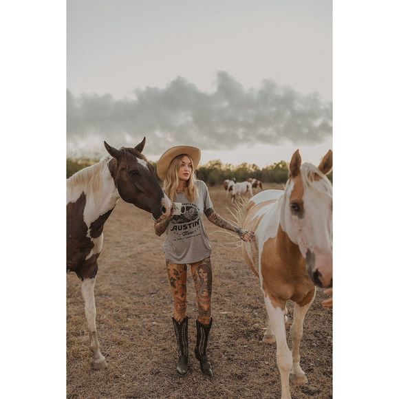 New Understated HEART & SOUL OVERSIZED TEE Size Small - Picture 1 of 9